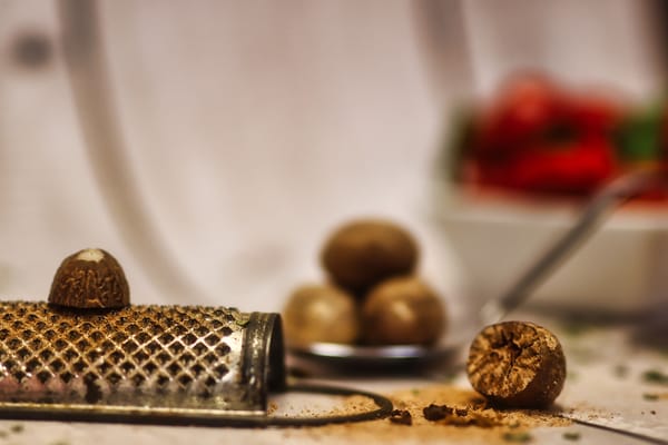 TRAD TASTE NUTMEG WHOLE
